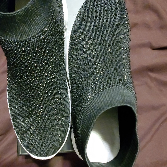 Sneakers - Picture 5 of 6